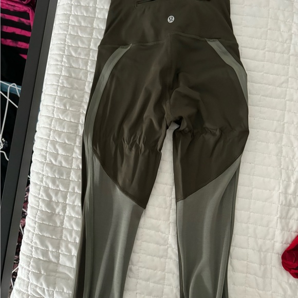 Lululemon mesh green leggings w zippers size 2 never worn - Picture 2 of 4